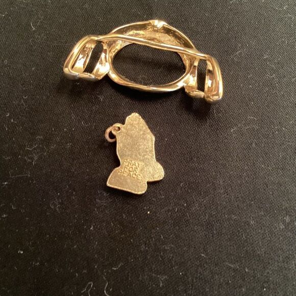 Set of Two Pendants - Praying Hands and Open Circle - Picture 2 of 5